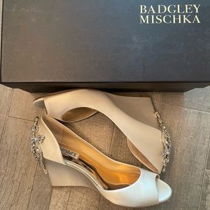 Badgley Mischka Meagan ivory heel